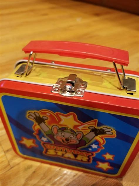 Chuck E. Cheese metal lunch box 